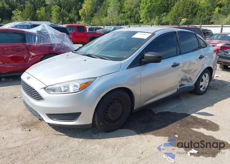 2018 Ford Focus S z USA, uszkodzony, nr VIN 1FADP3E28JL322075